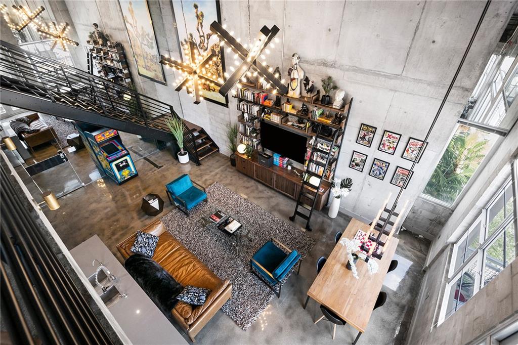 AVENUE LOFTS THREE/RESC - Residential Lease