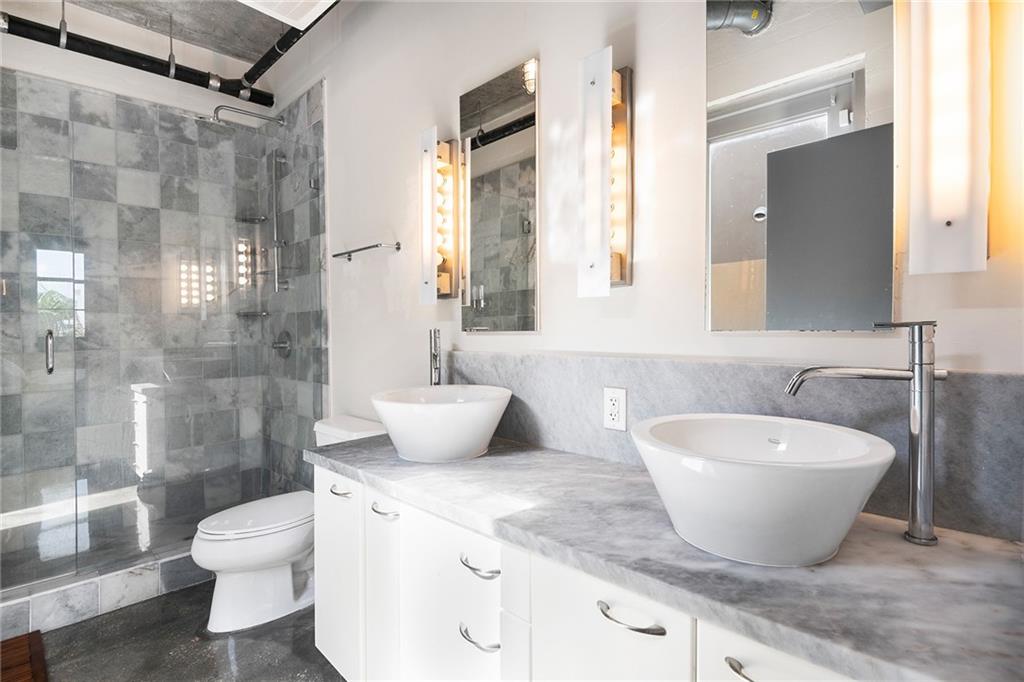 AVENUE LOFTS THREE/RESC - Residential Lease