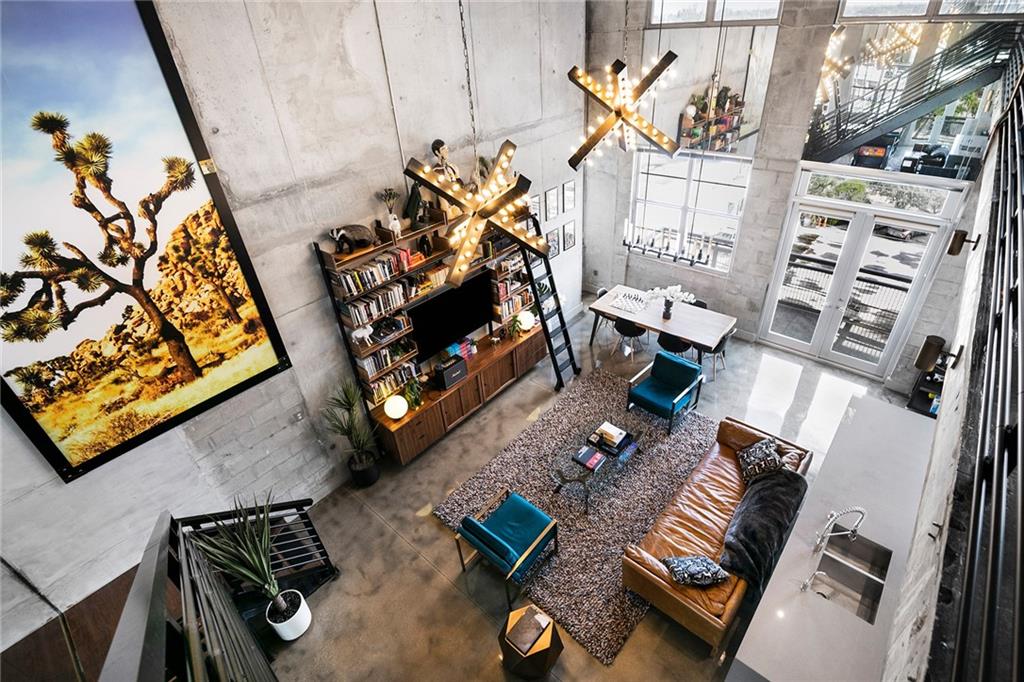 AVENUE LOFTS THREE/RESC - Residential Lease