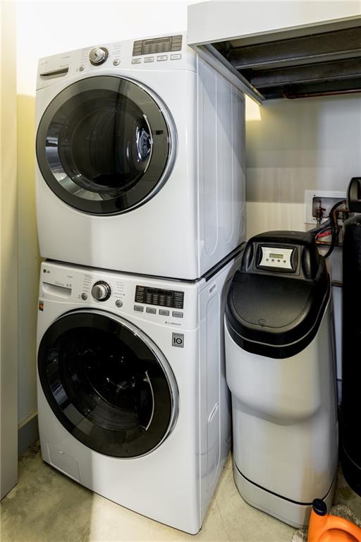 AVENUE LOFTS THREE/RESC - Residential Lease