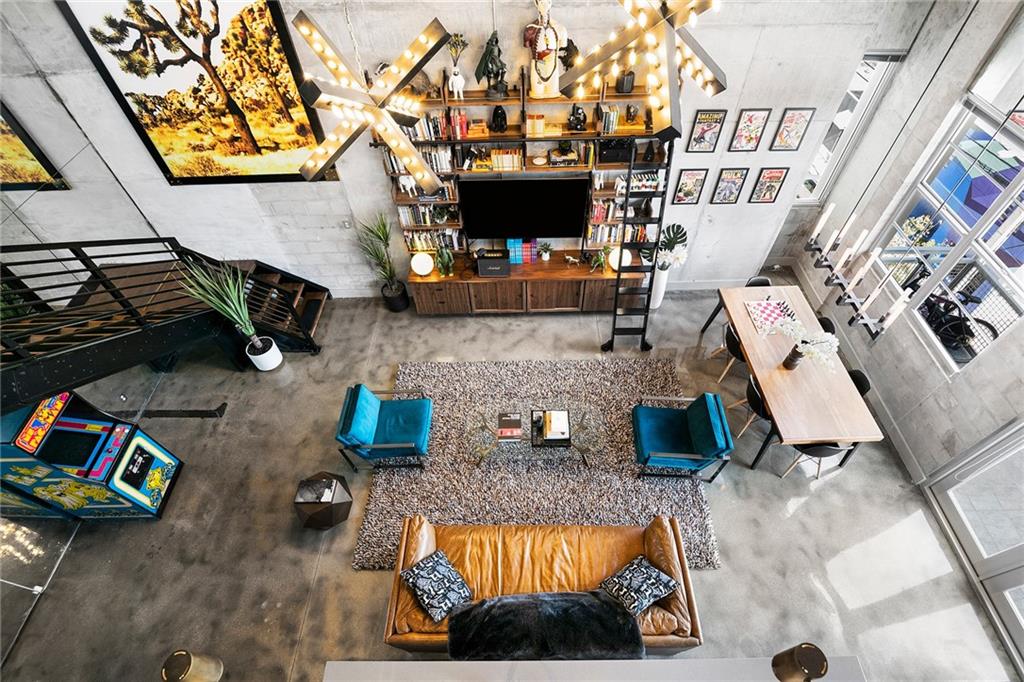 AVENUE LOFTS THREE/RESC - Residential Lease