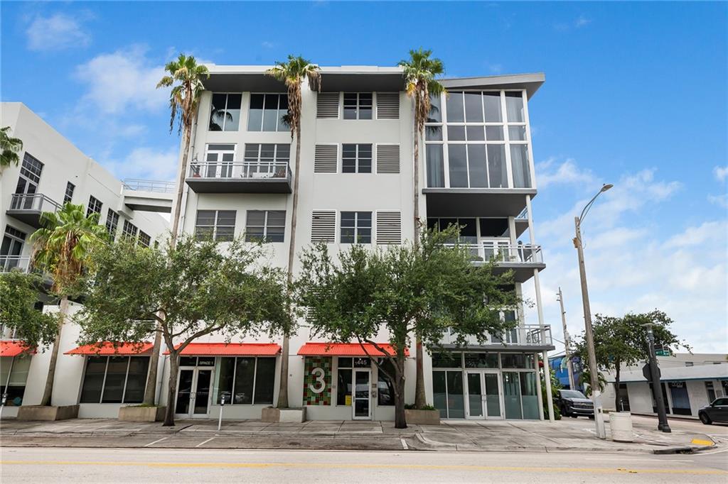 AVENUE LOFTS THREE/RESC - Residential Lease