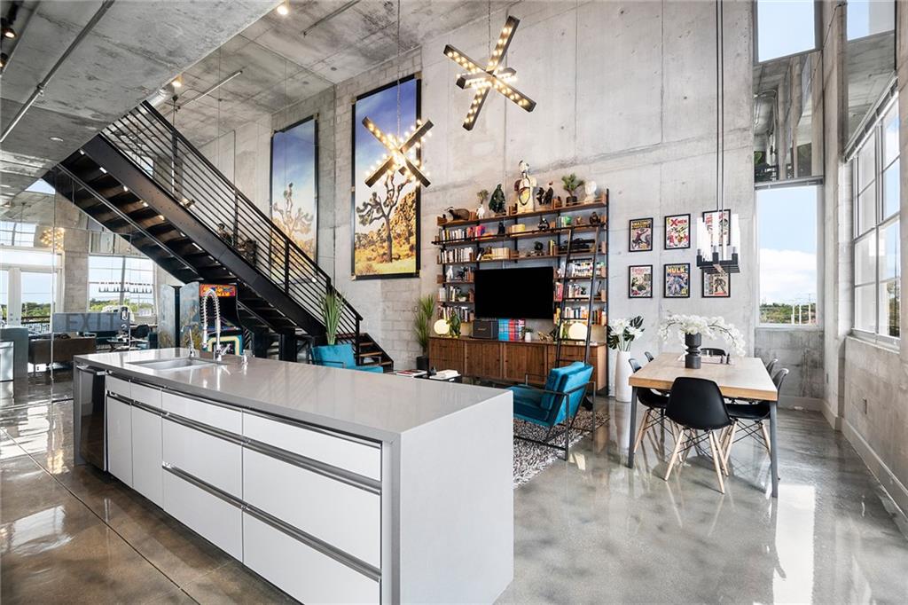 AVENUE LOFTS THREE/RESC - Residential Lease