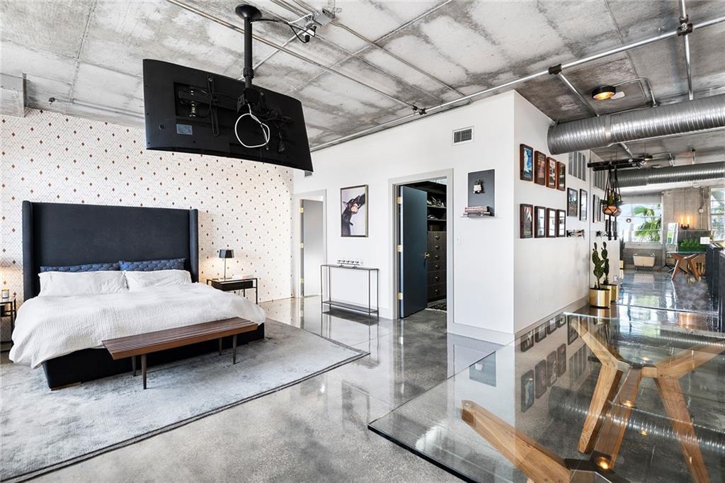 AVENUE LOFTS THREE/RESC - Residential Lease