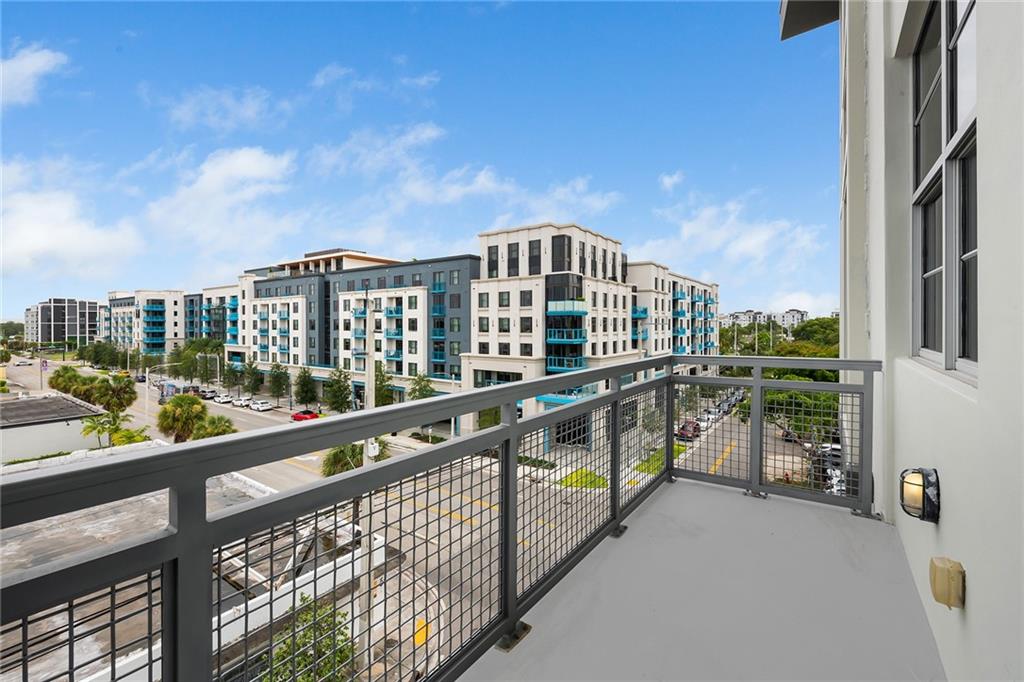 AVENUE LOFTS THREE/RESC - Residential Lease