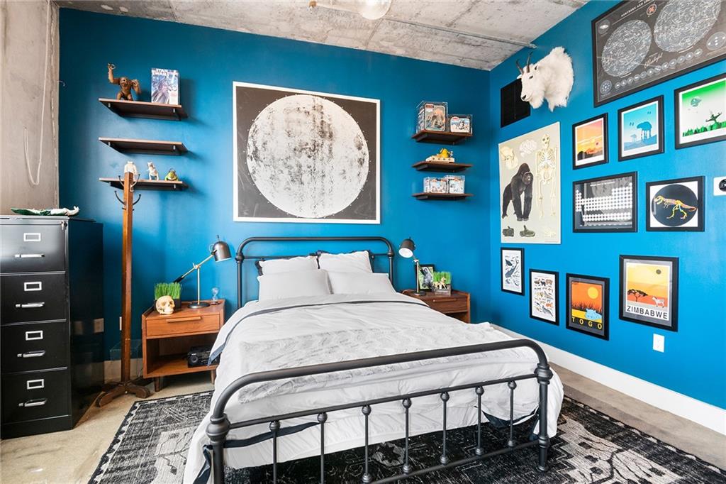 AVENUE LOFTS THREE/RESC - Residential Lease