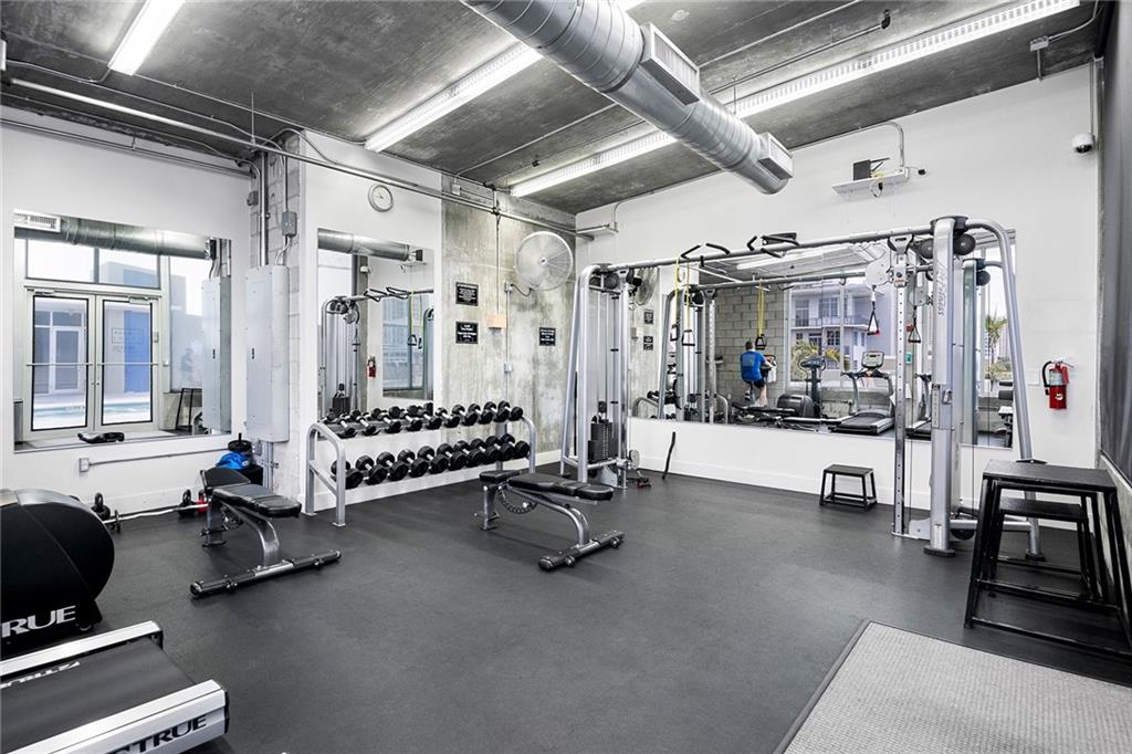 AVENUE LOFTS THREE/RESC - Residential Lease