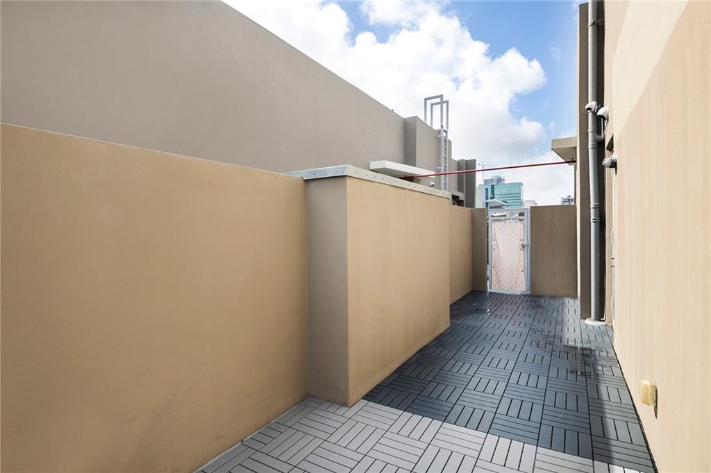 AVENUE LOFTS THREE/RESC - Residential Lease