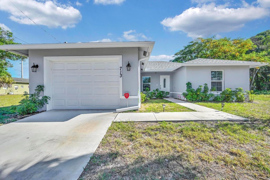 Photo of 713 SE East Avenue, Stuart, FL 34994 (MLS # R11142642)