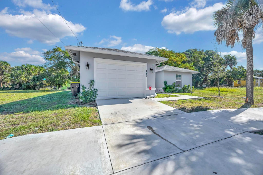Photo of 713 SE East Avenue, Stuart, FL 34994 (MLS # R11142642)