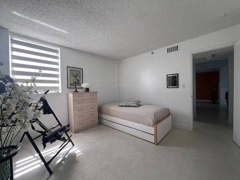 Tiny photo for 6463 La Costa Drive #105, Boca Raton, FL 33433 (MLS # B26022017)