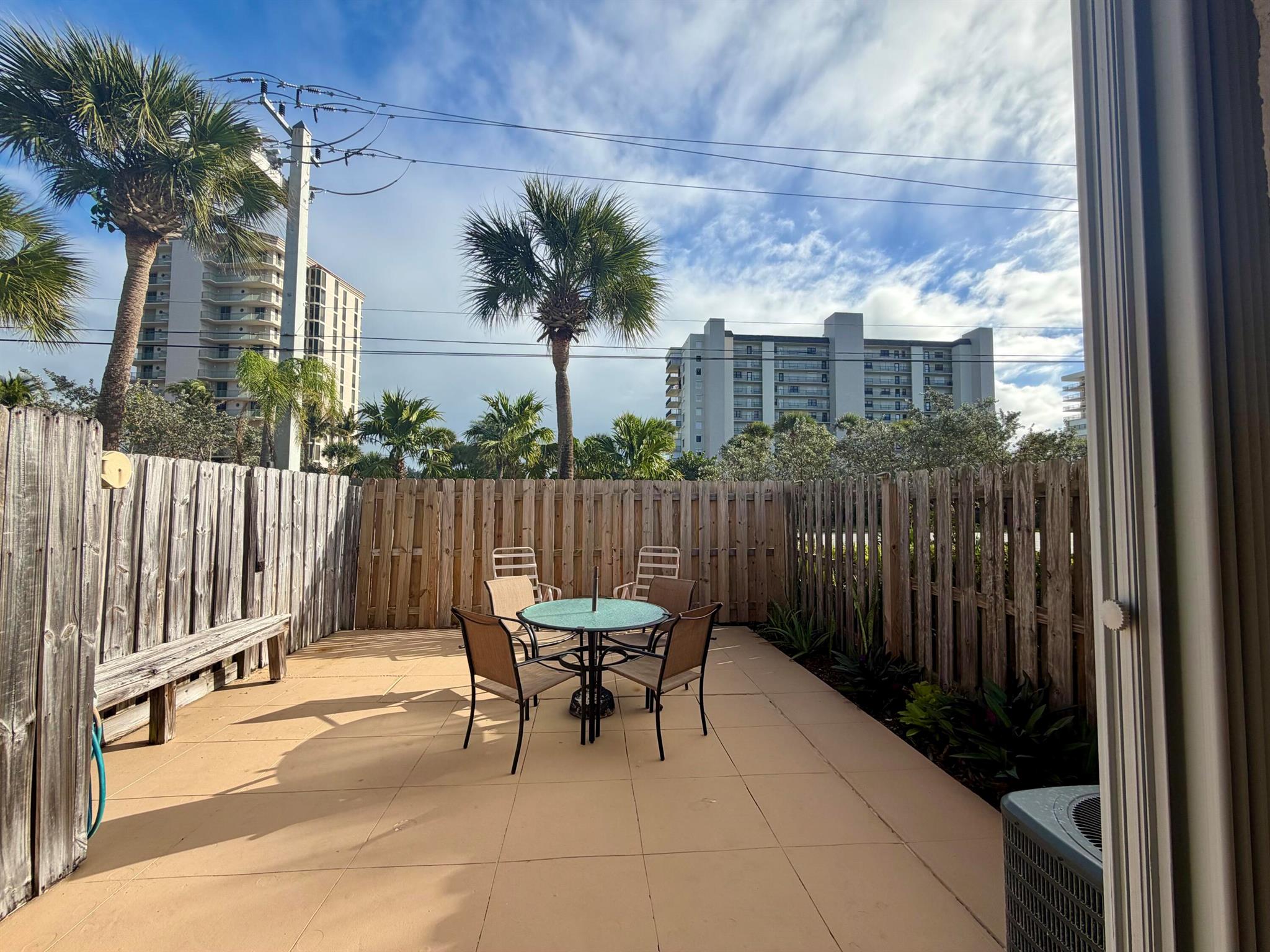 OCEAN HARBOUR VILLAS COND - Residential