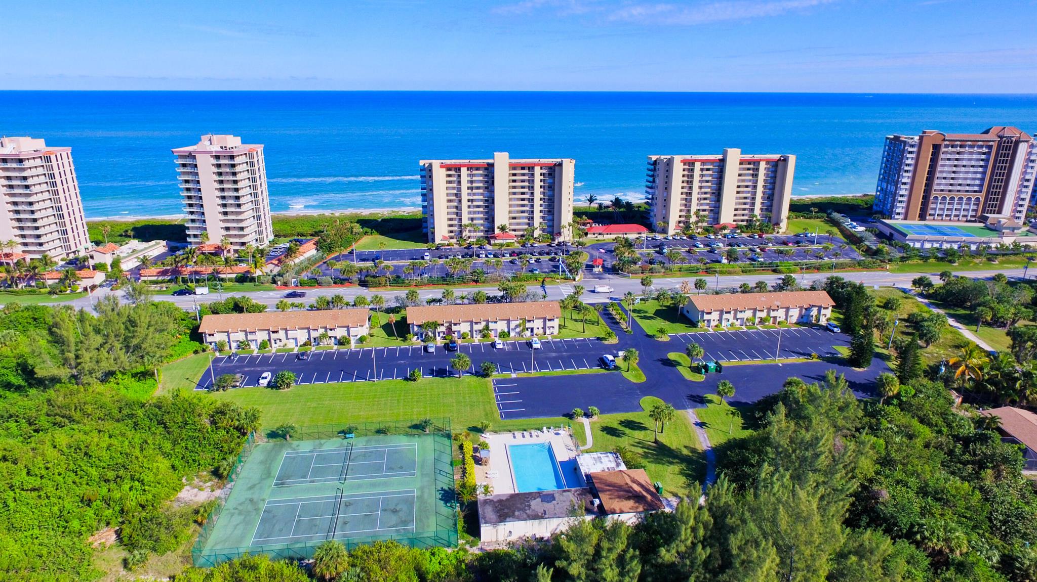 OCEAN HARBOUR VILLAS COND - Residential