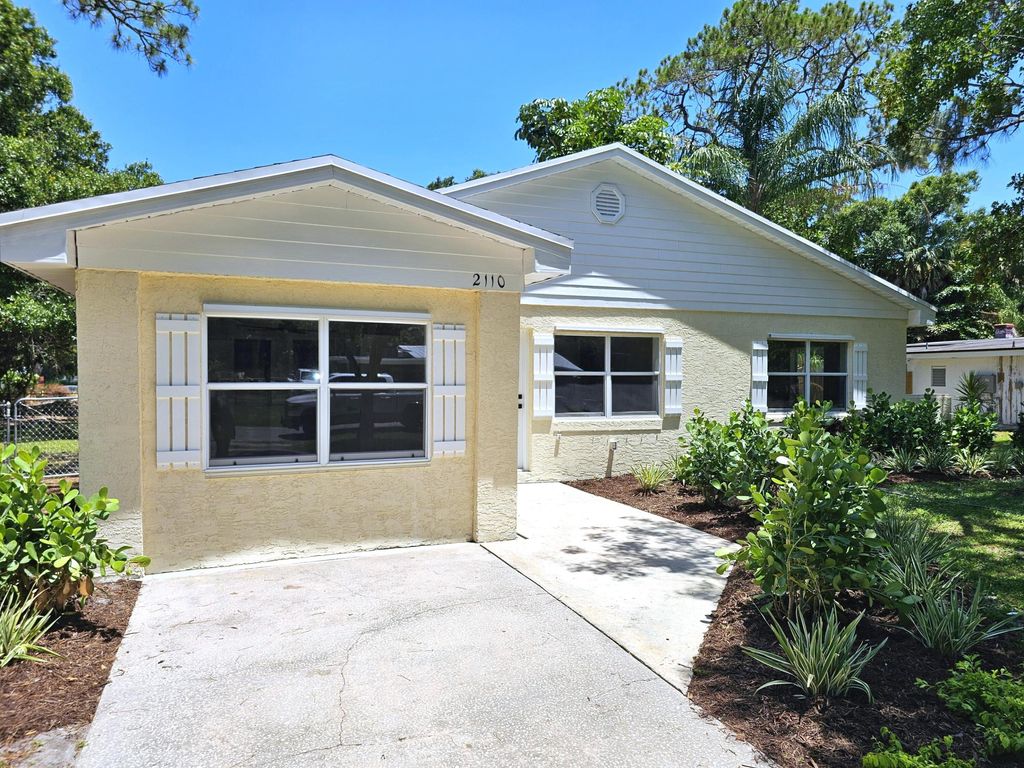 Photo of 2110 S 31st Street, Fort Pierce, FL 34947 (MLS # R11092076)