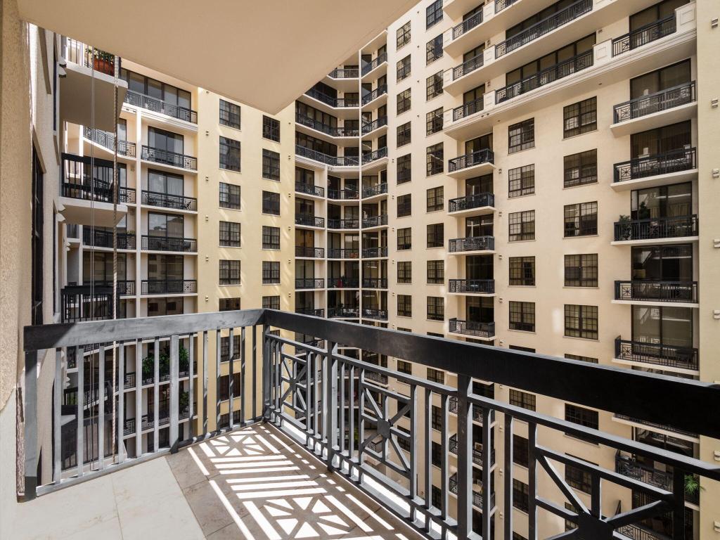 701 S Olive Avenue 1105