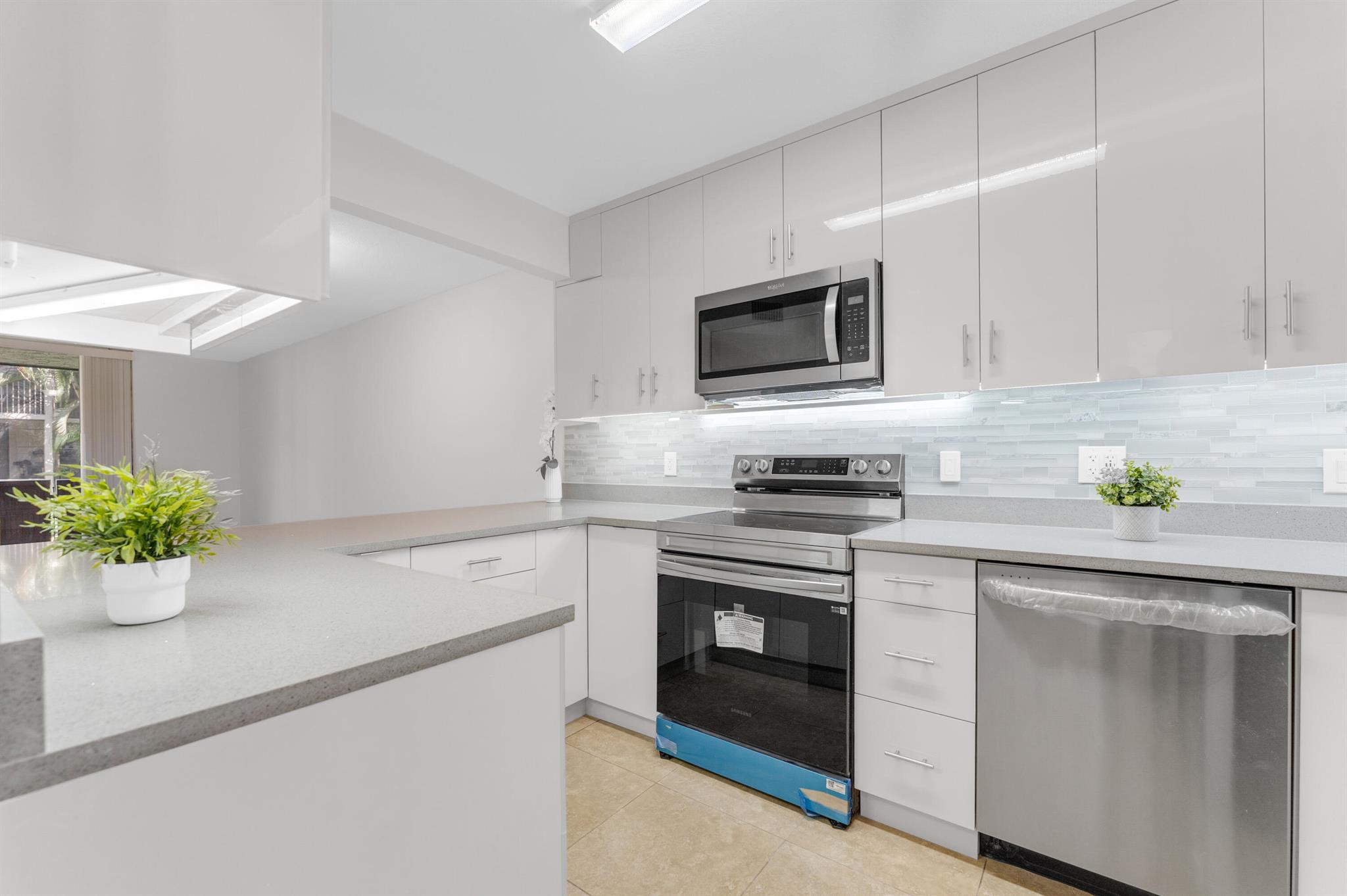 1256 S Military Trail 915