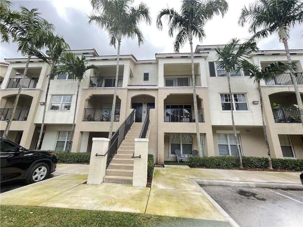 5820 W Sample Road 305