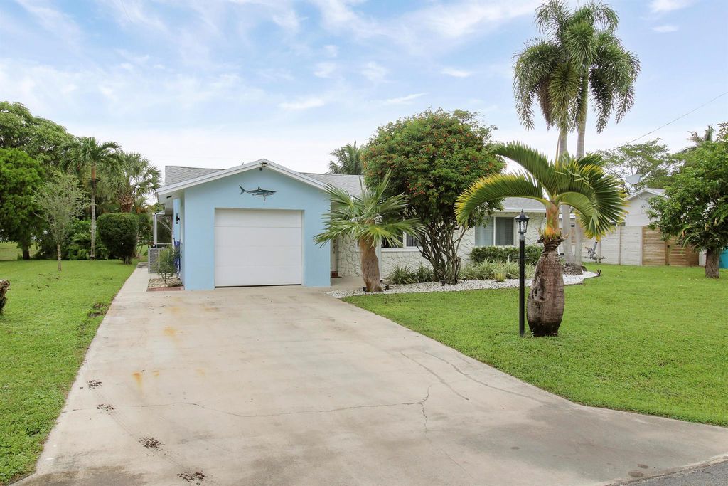 Photo of 1004 Coral Court, Boynton Beach, FL 33426 (MLS # R11029067)