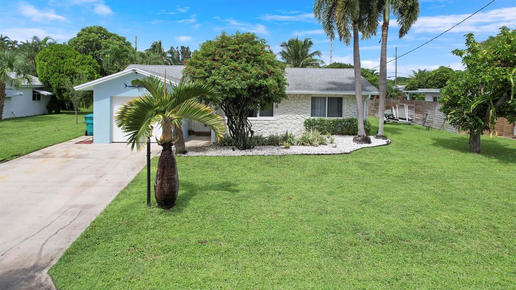 Photo of 1004 Coral Court, Boynton Beach, FL 33426 (MLS # R11029067)