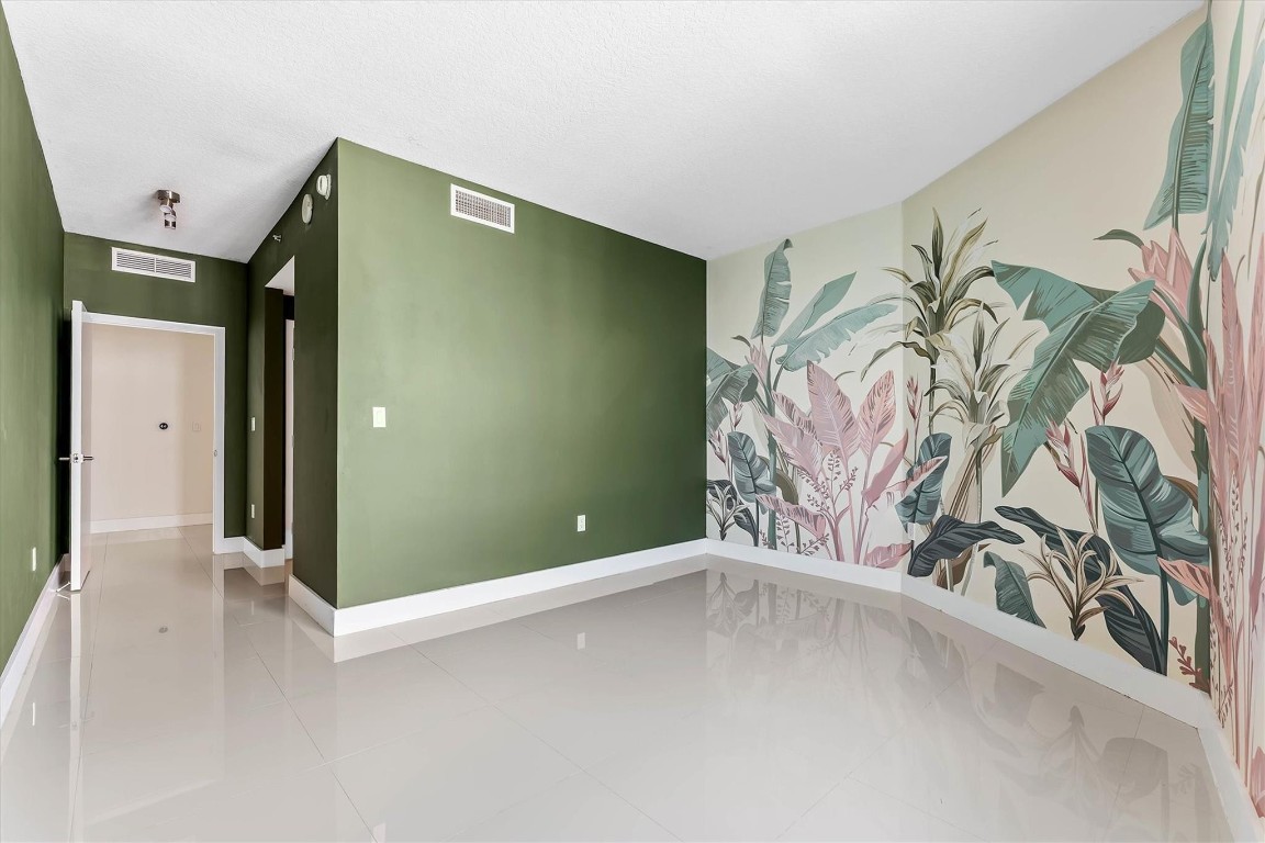 QUANTUM ON THE BAY CONDO NO 1 - Residential Lease