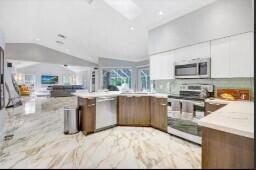 WHISPERING OAKS - Residential