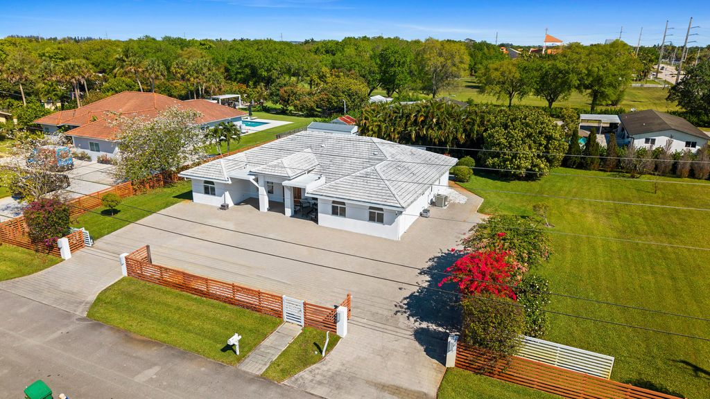 Photo of 13621 SW 16th Street, Davie, FL 33325 (MLS # B26013154)