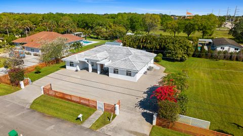 Property photo of 13621 Sw 16th Street, Davie, FL 33325