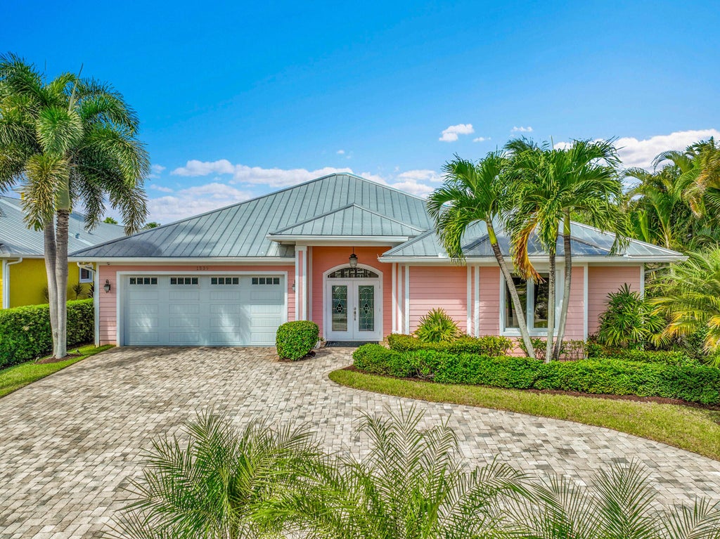 Photo of 1539 SW Albatross Way, Palm City, FL 34990 (MLS # R11136080)