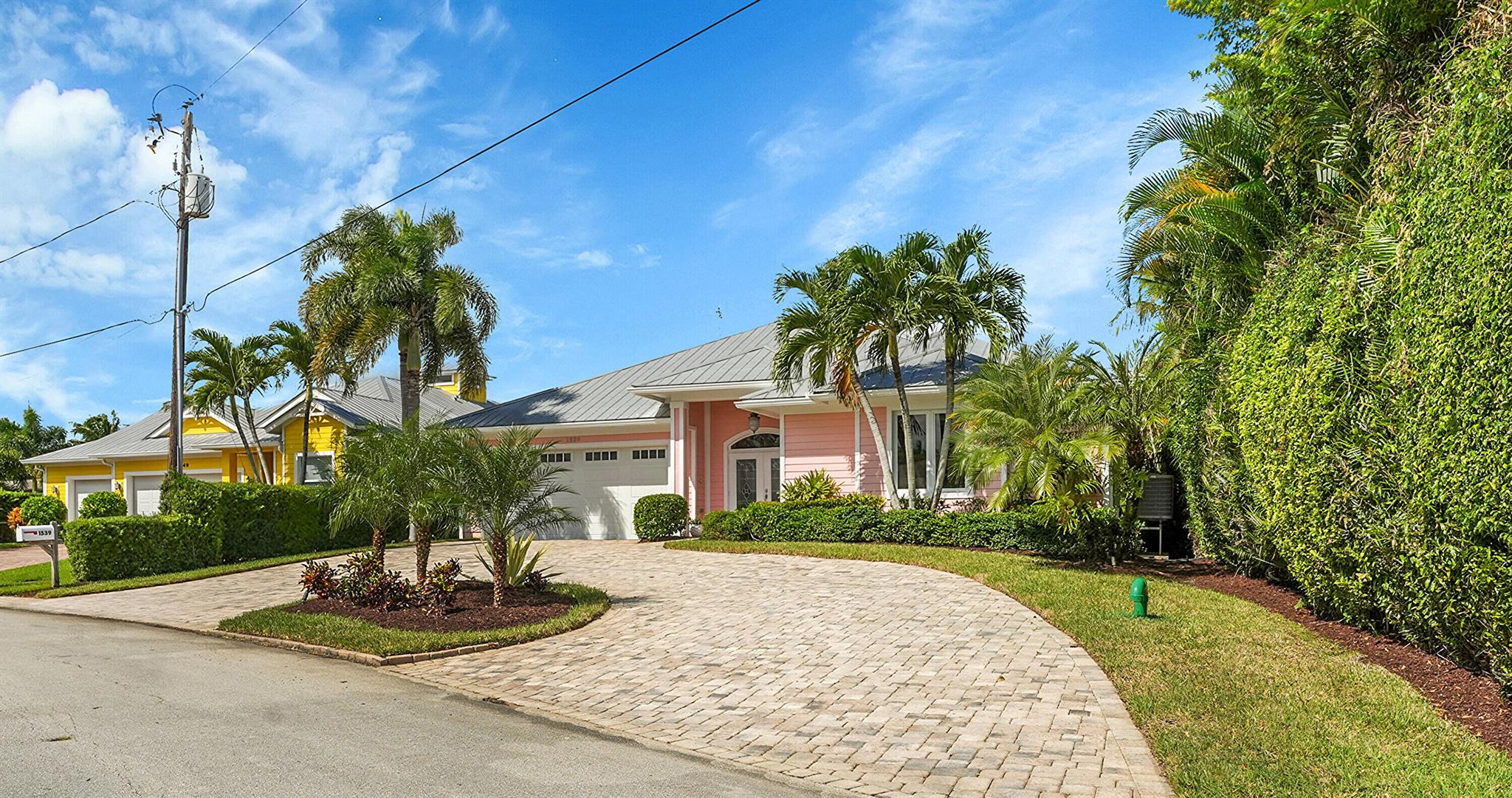 1539 SW Albatross Way