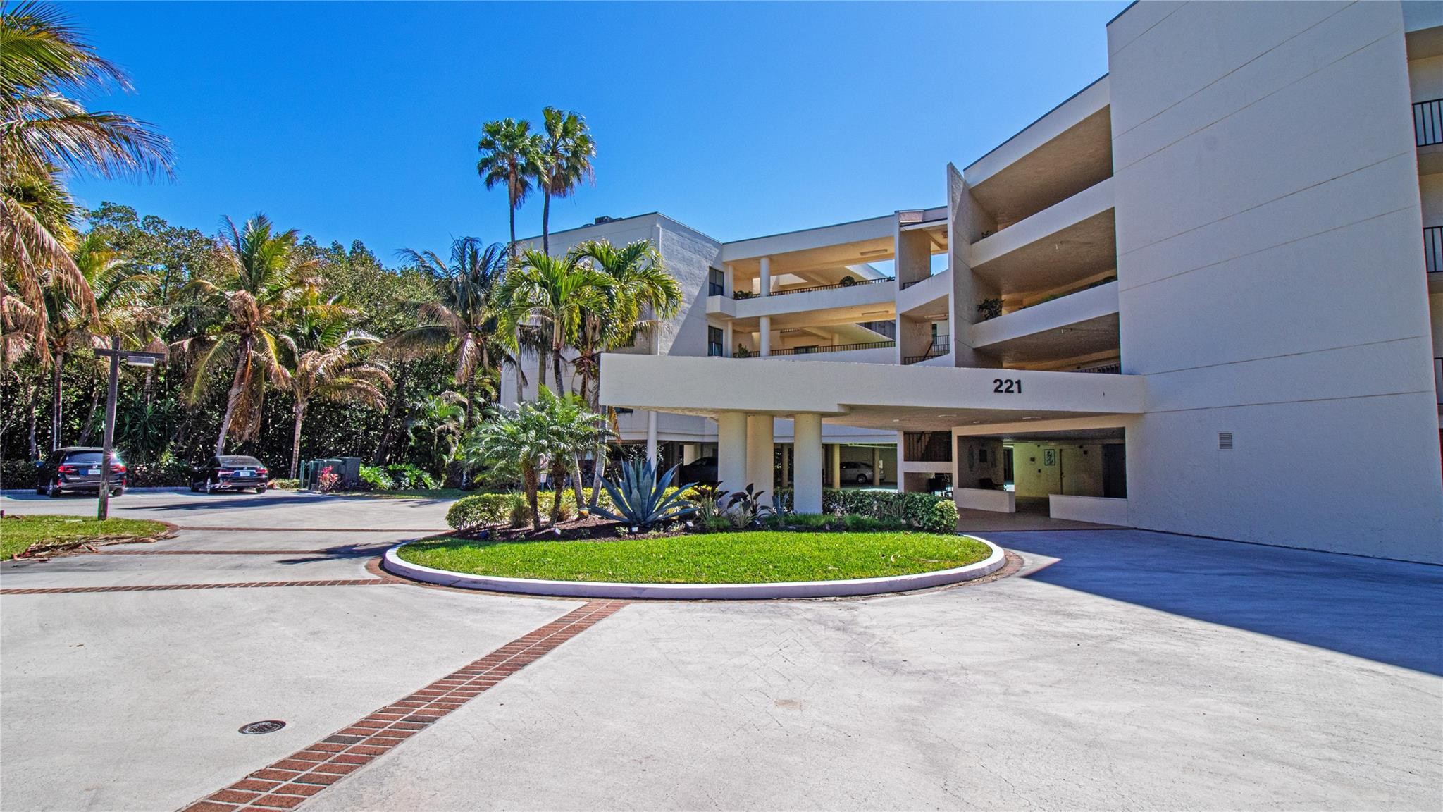 221 NE Plantation Road 213