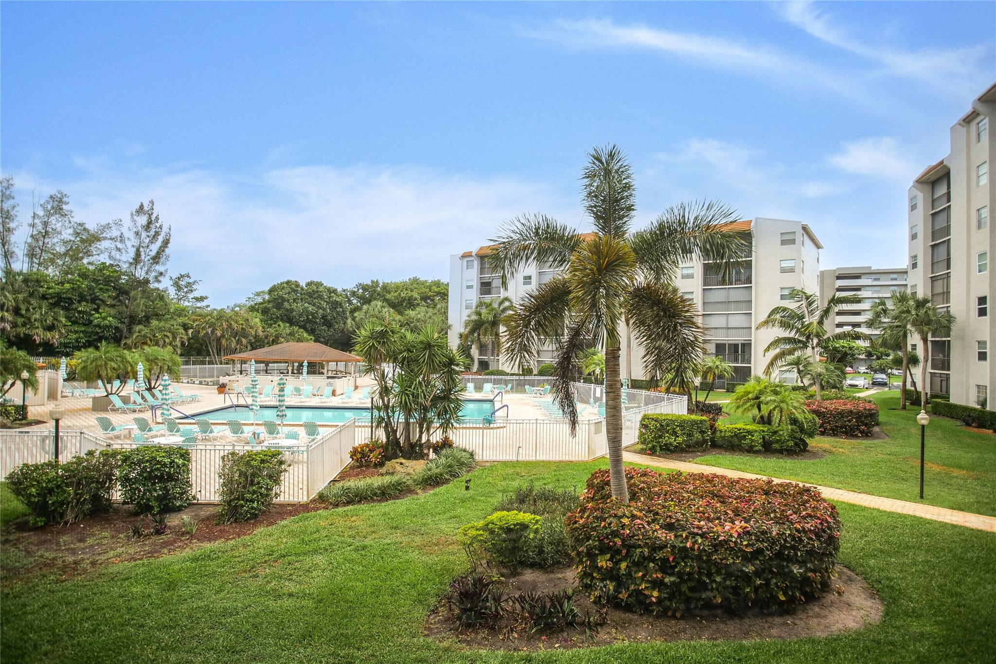 18th HOLE - Residential