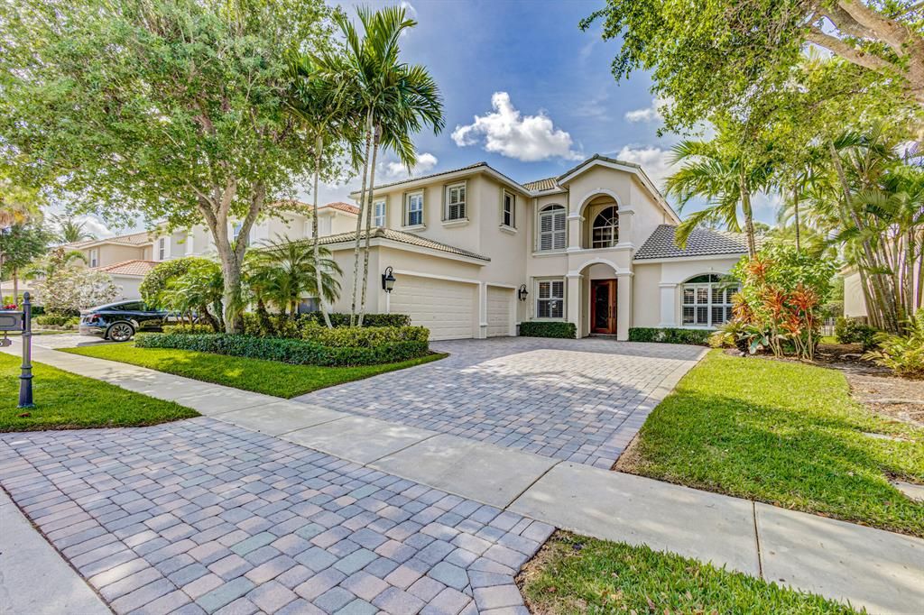 Photo of 106 Villa Nueva Place, Palm Beach Gardens, FL 33418 (MLS # R10880226)