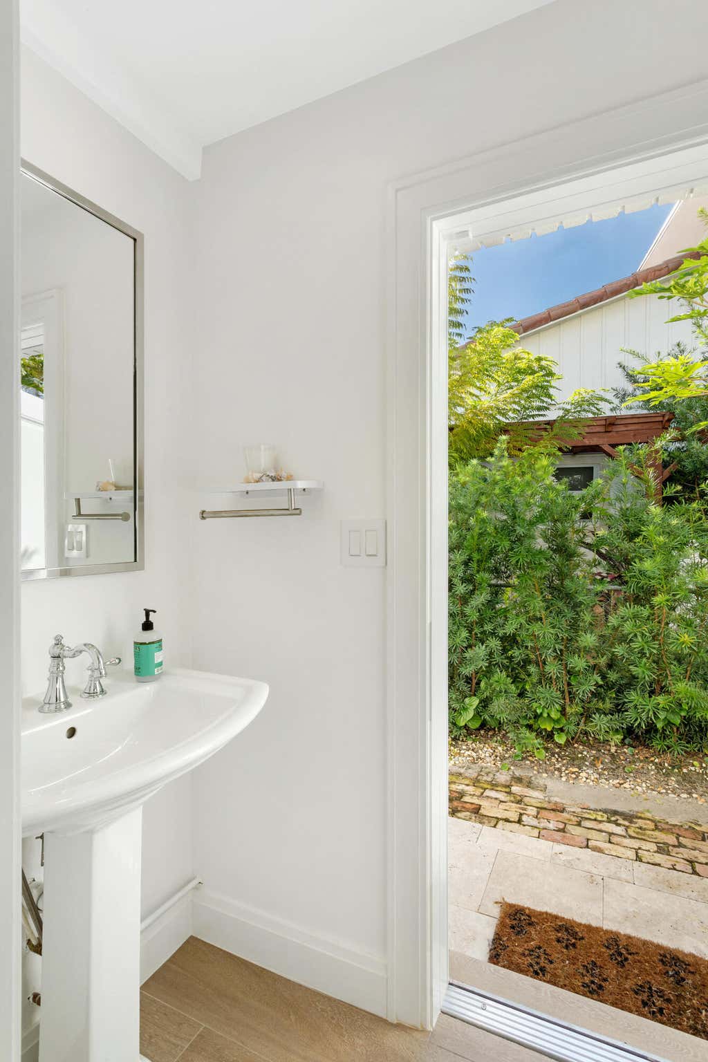 Photo of 904 HYACINTH Drive, Delray Beach, FL 33483 (MLS # B26058038)