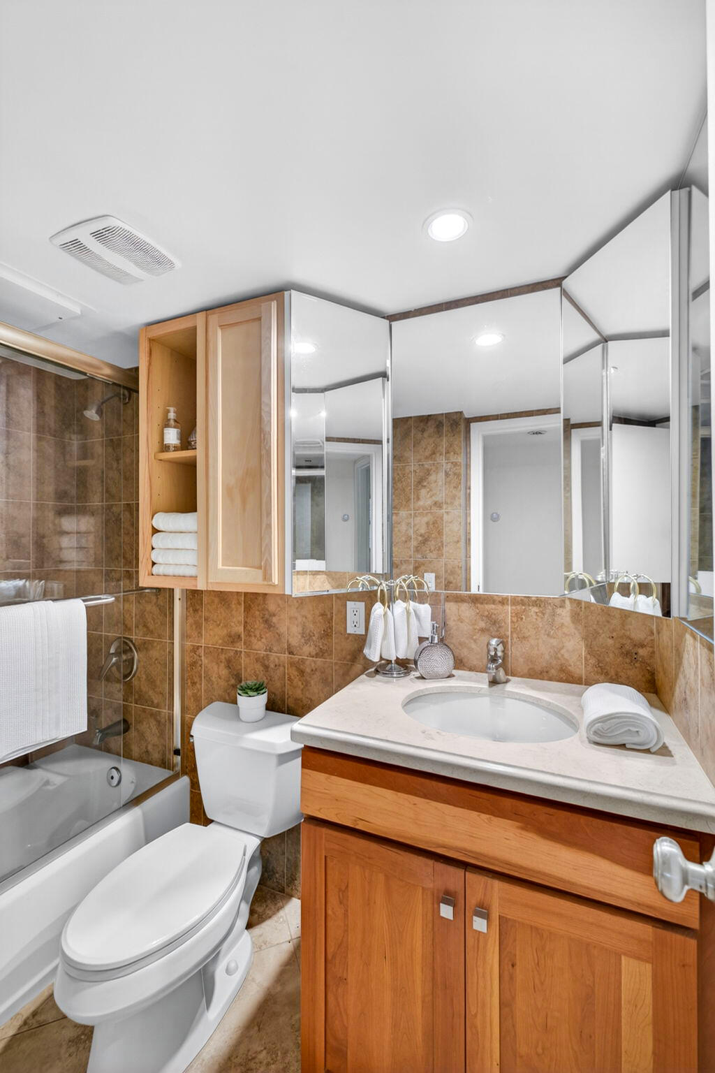 HIDDEN HARBOR CONDOMINIUM - Residential