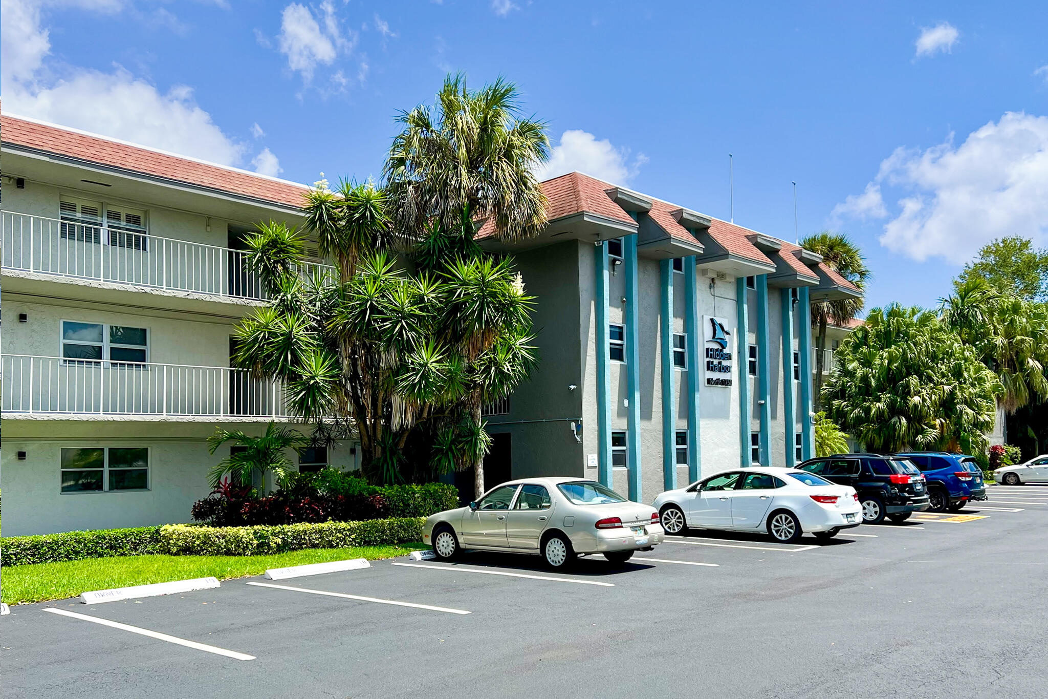 HIDDEN HARBOR CONDOMINIUM - Residential