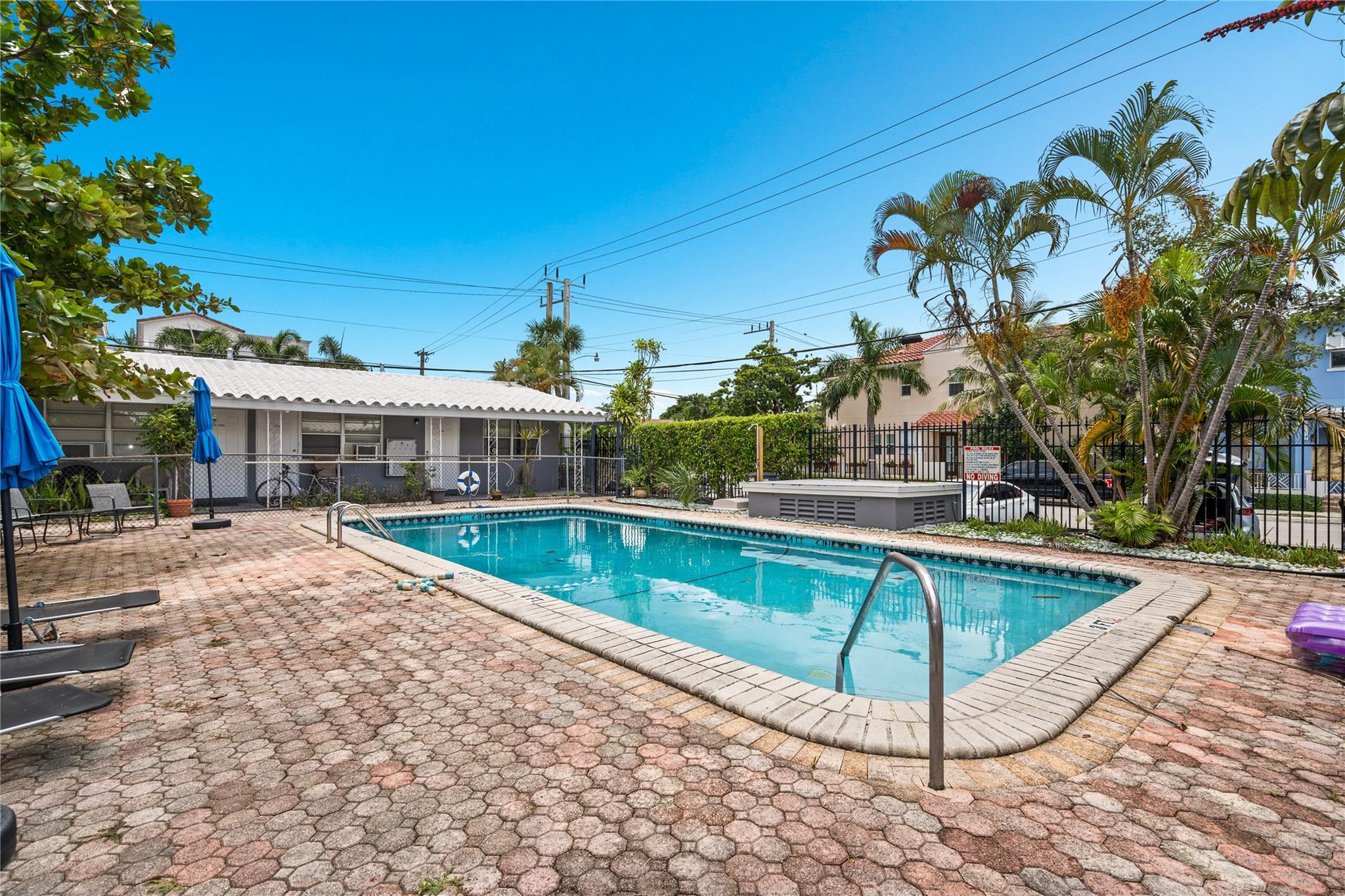 This is a rare studio to be available!!
ALL BILLS INCLUDED
ELECTRIC, WATER, SEWER, AND TRASH...VERY GOOD DEAL
FURNISHED OR UNFURNISHED
GREAT LOCATION
A large large. Off-street parking spaces, TWO pools, electric, water, trash, and sewer included. This charming modern and contemporary style is in the exclusive Victoria Park neighborhood with a wonderful lush green garden. Beautiful kitchen with appliances and quartz countertops. Quiet chic and walkable neighborhood near Galleria Mall, shops, movie theater, restaurants, bars, beautiful beaches, Las Olas dining, downtown & more.
AND YOU CAN RENT IT FURNISHED FOR $100 EXTRA A MONTH.
$75 APPLICATION FEE
FIRST, LAST, AND SECURITY
PETS WELCOME UP TO 25 LBS