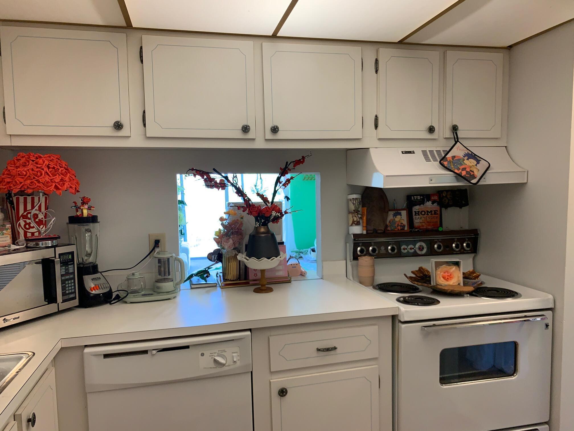 BREAKWATERS OF THE PALM B - Residential Lease