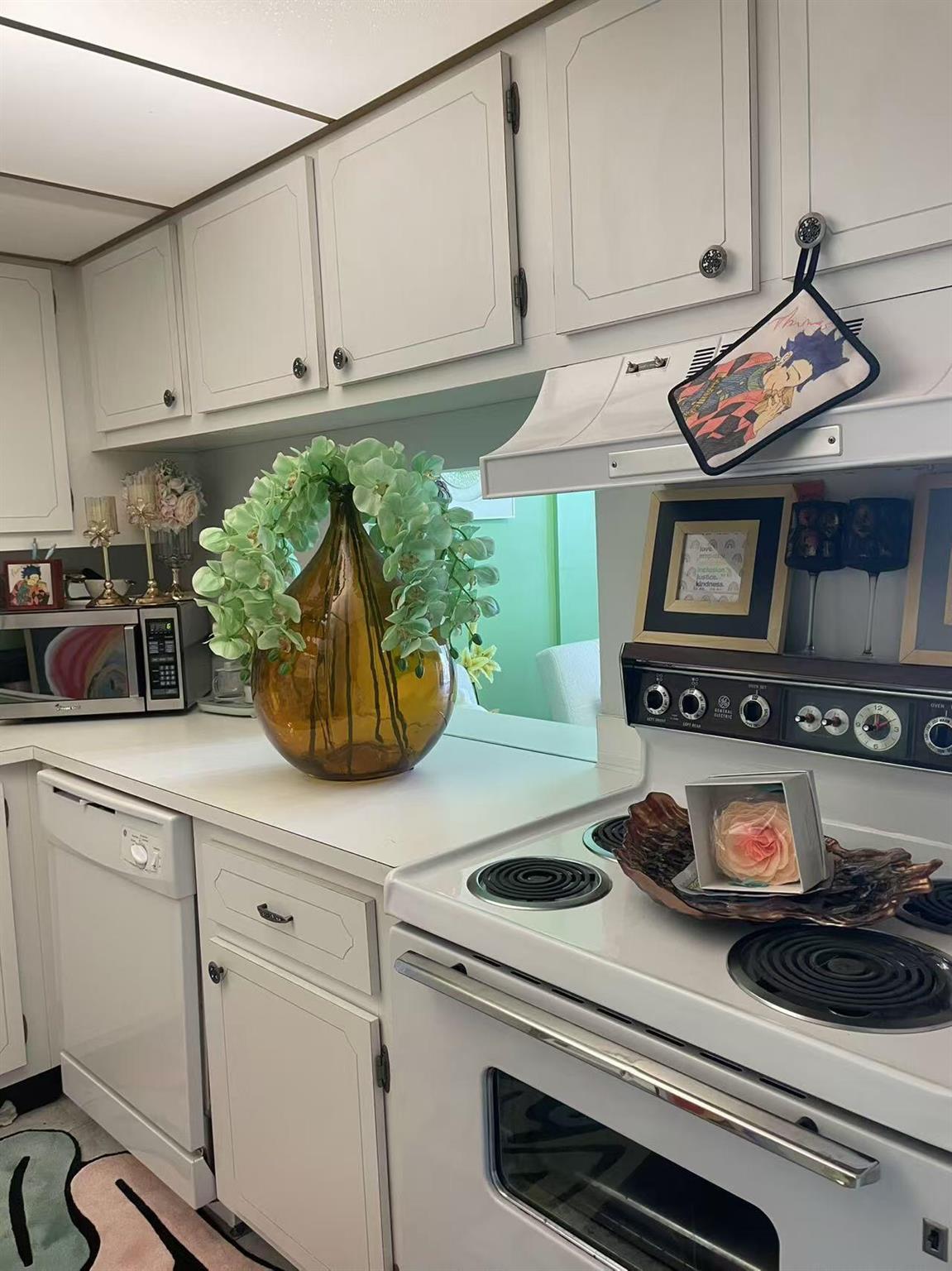 BREAKWATERS OF THE PALM B - Residential Lease