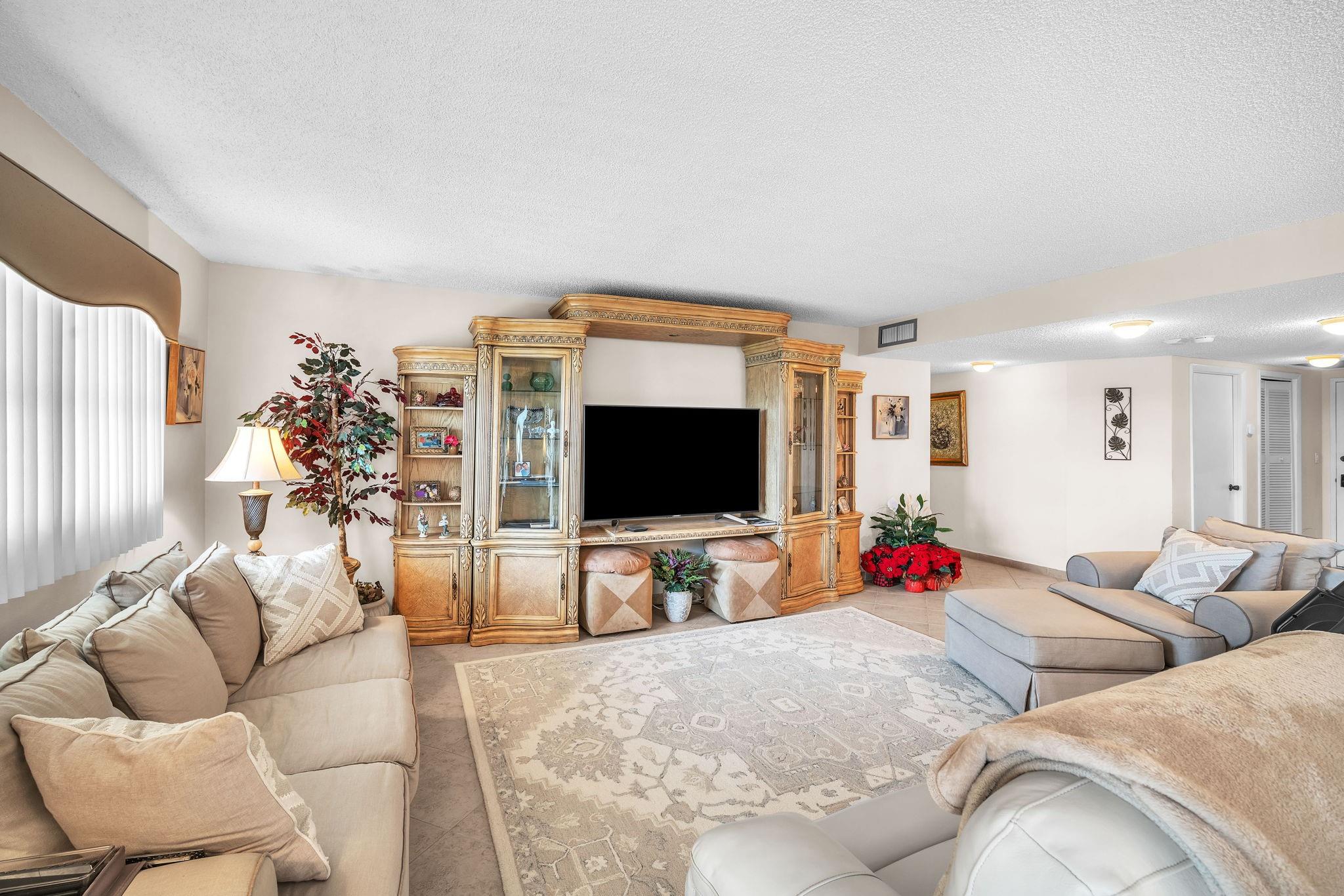 Canongate Condo - Residential