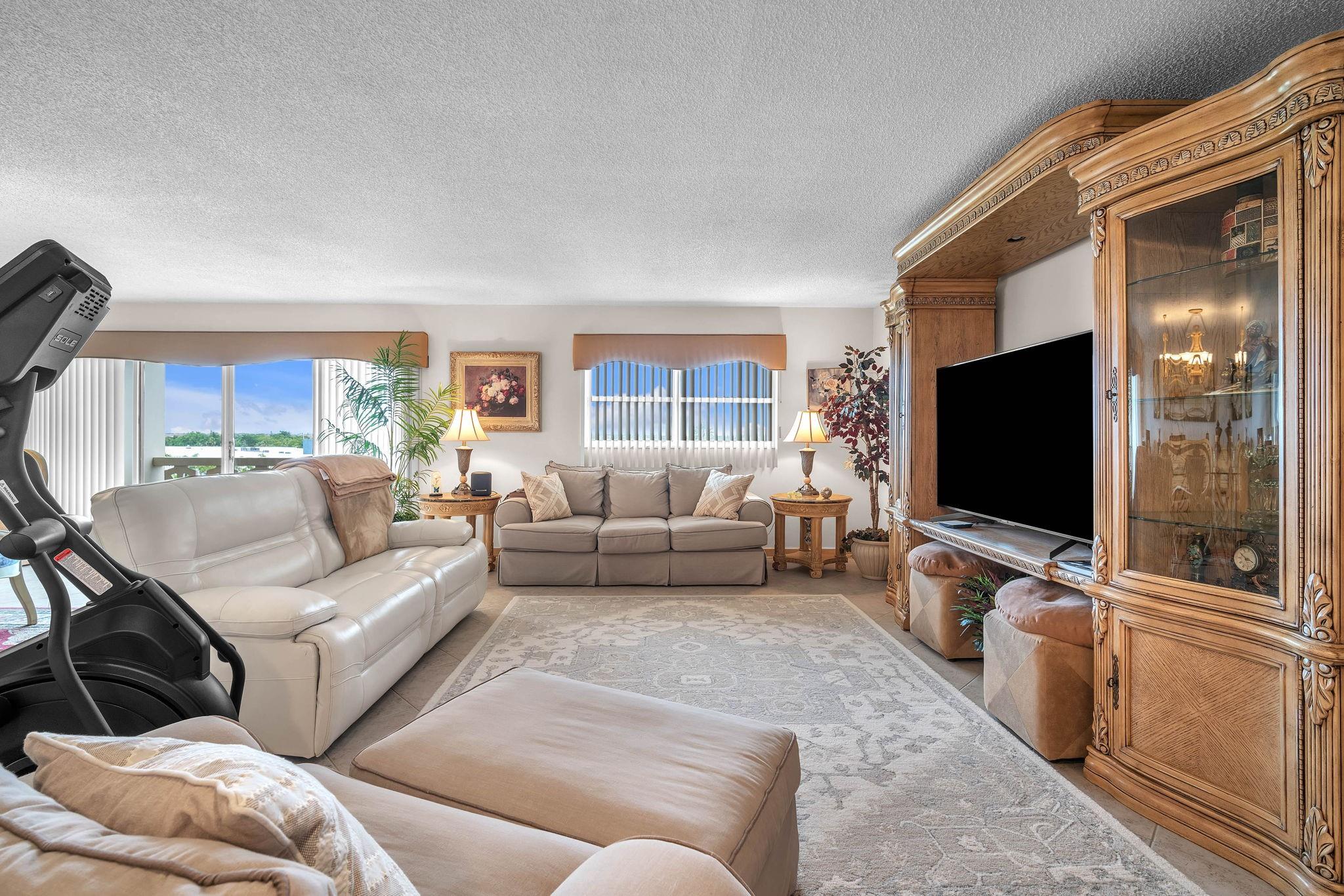 Canongate Condo - Residential