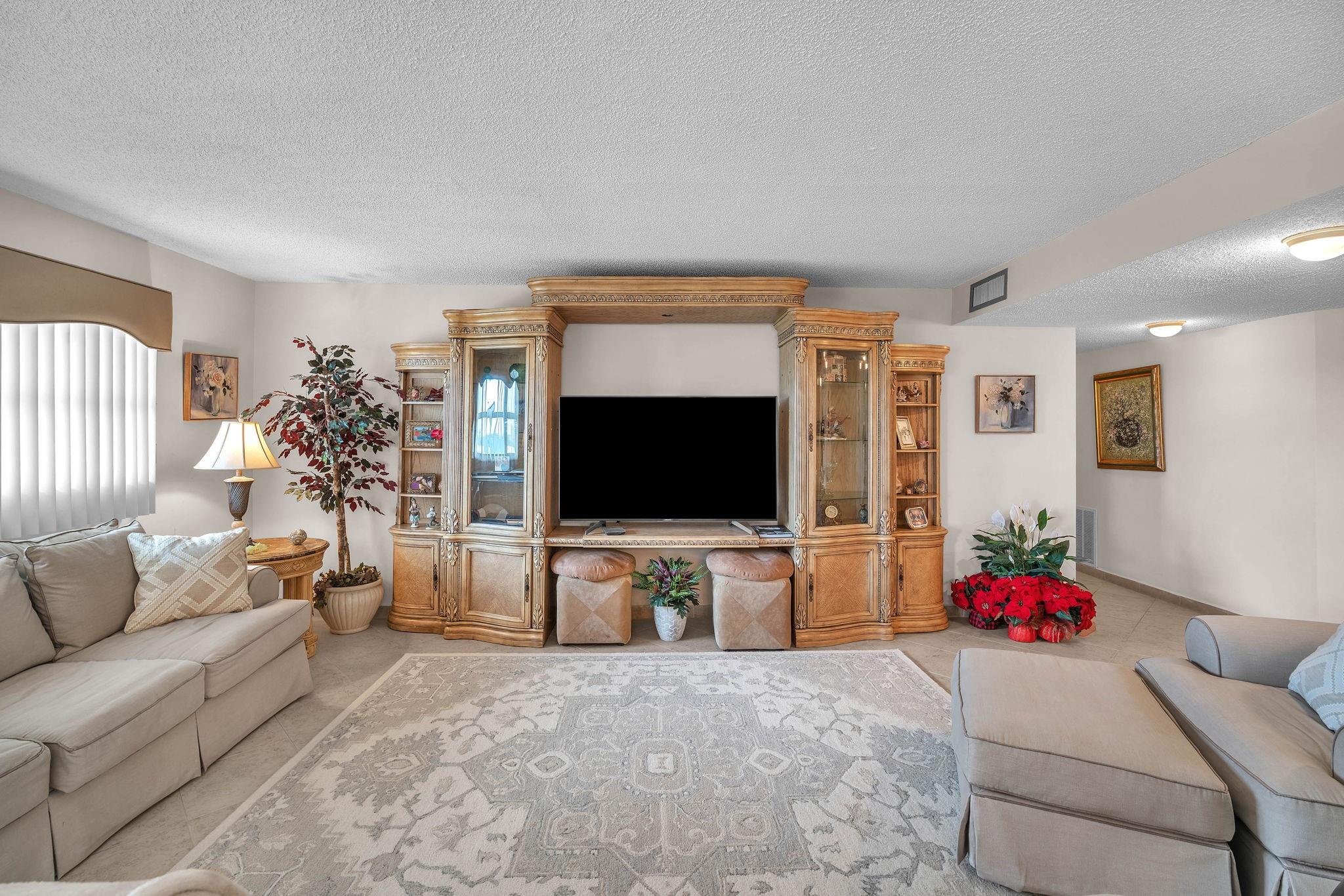 Canongate Condo - Residential