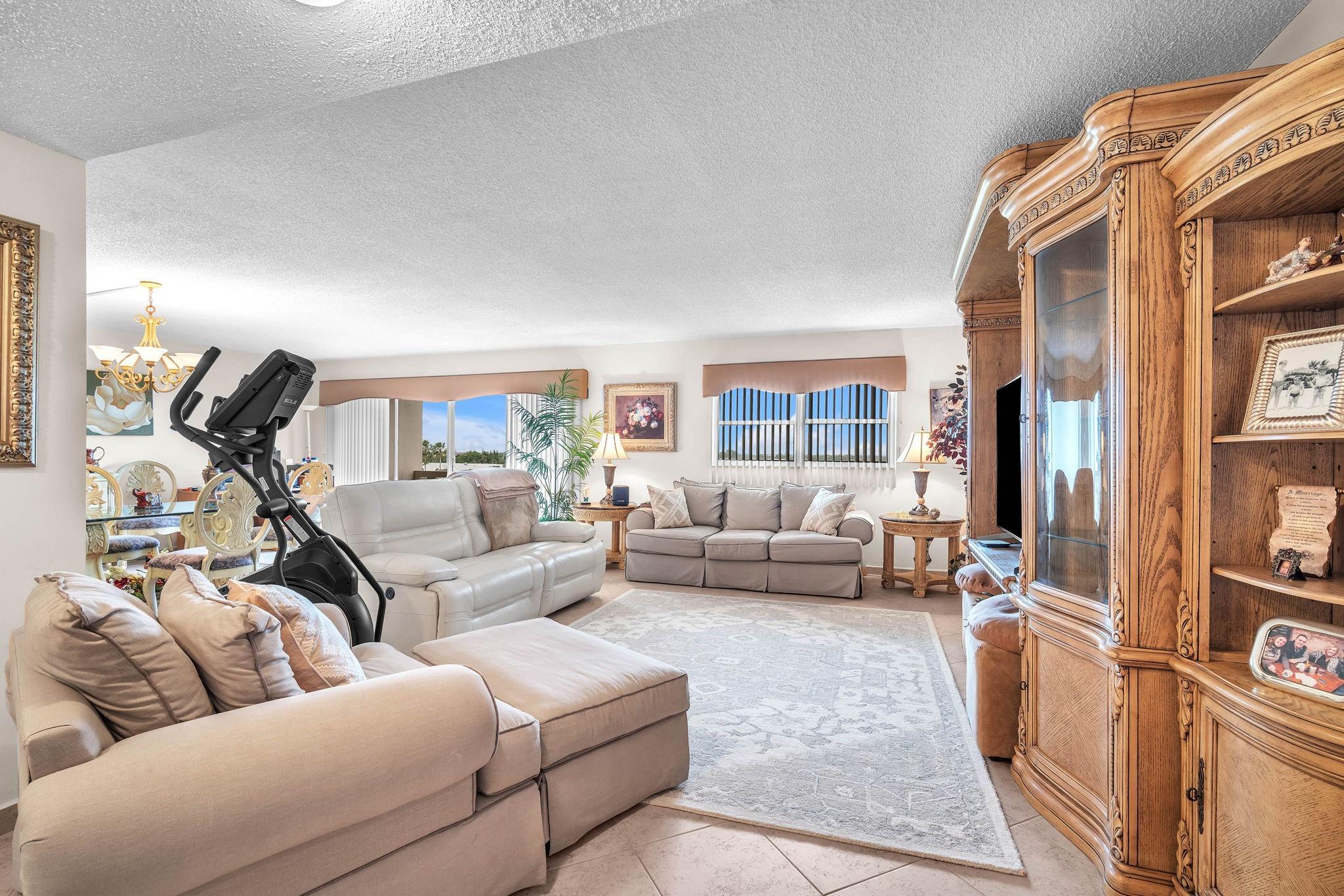 Canongate Condo - Residential