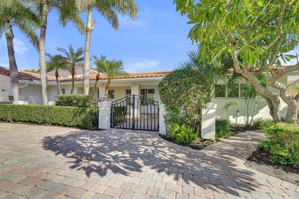 Photo of 2601 NE 37th Street, Fort Lauderdale, FL 33308 (MLS # F10539597)