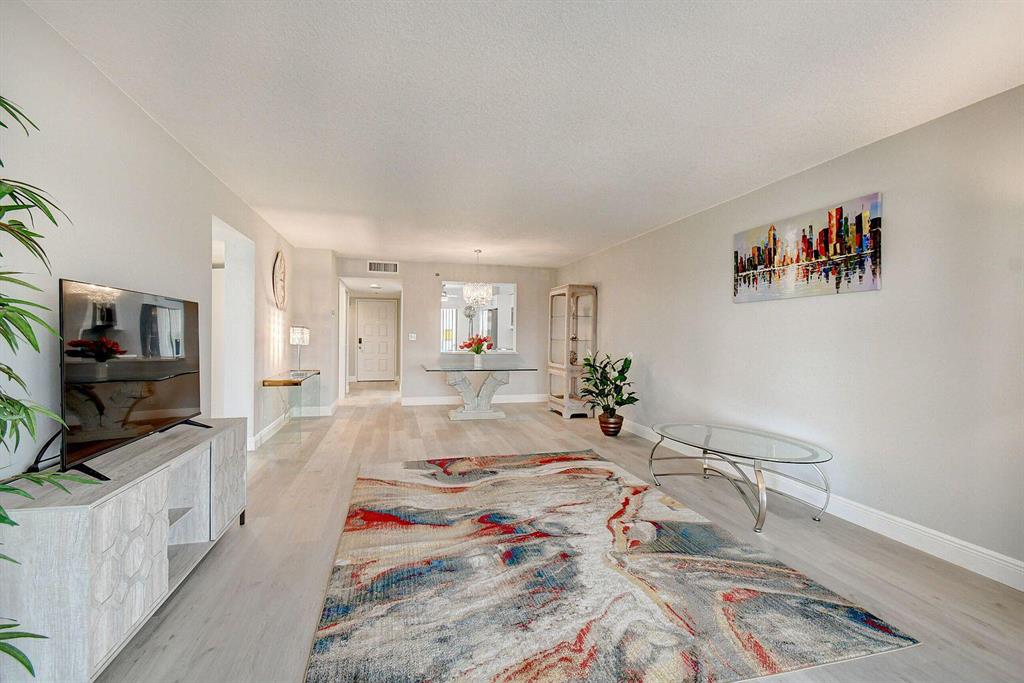 This Penthouse apartment is located in the Luxurious 55+ highly sought-after community Huntington Lakes.The home is bright, spacious and has recently been fully renovated. Master bedroom is impressive with two custome made walk in closets and a stunning en-suite bathroom featuring a step in shower. This unit has a new AC & Water heater.You can relax and enjoy the serene view of the Lake from the enclosed patio, which is accessible from both the master bedroom and living room.