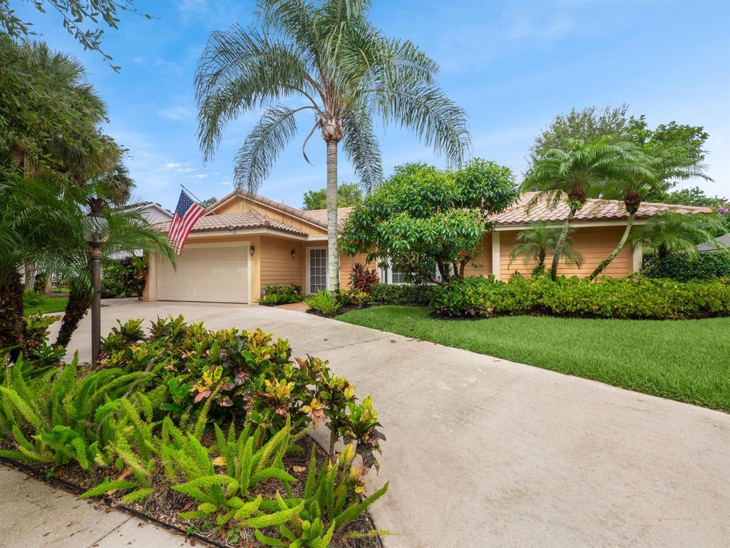 Photo of 18205 Lake Bend Drive, Jupiter, FL 33458 (MLS # R10905494)