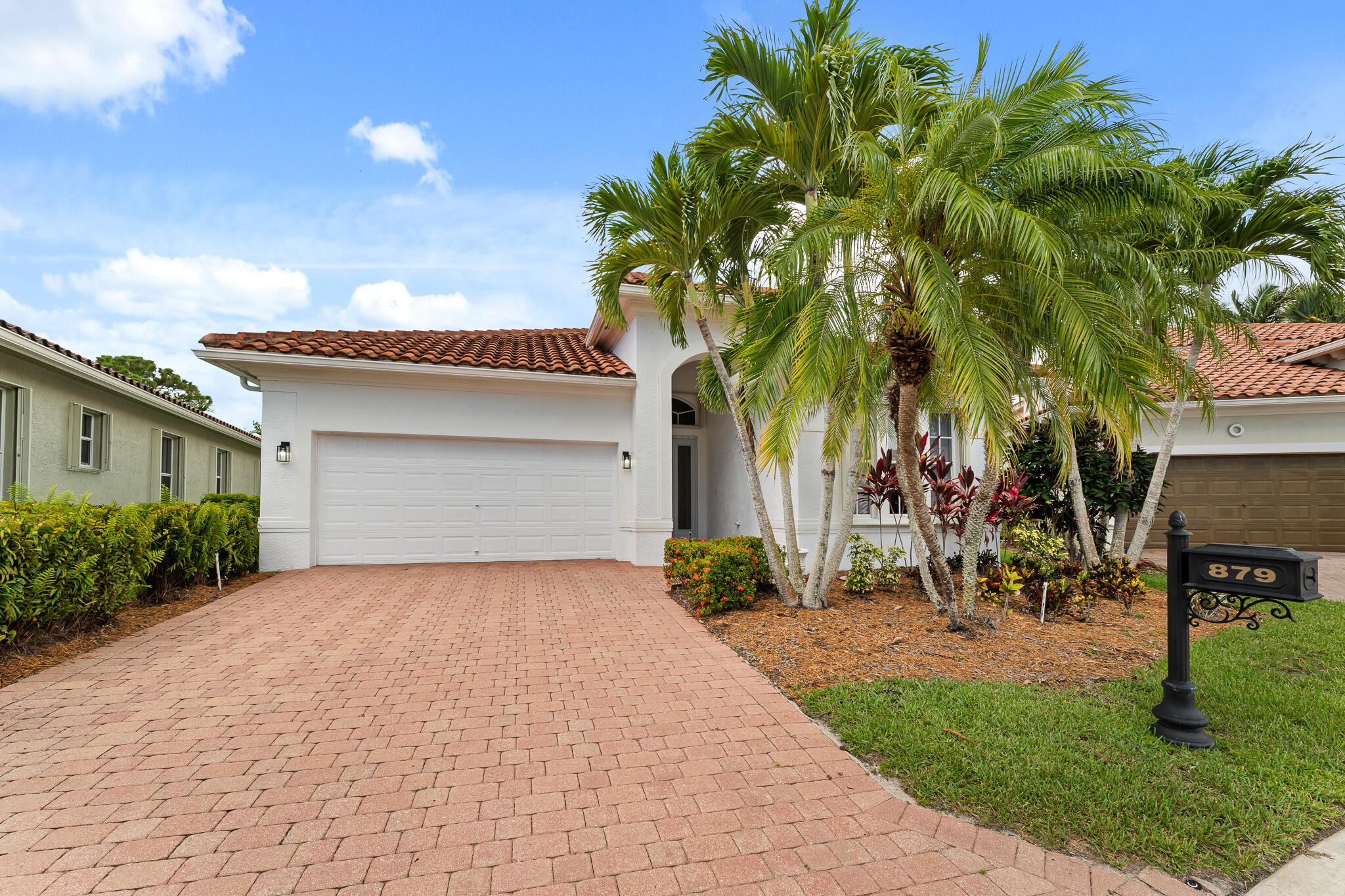 879 SW Pebble Lane