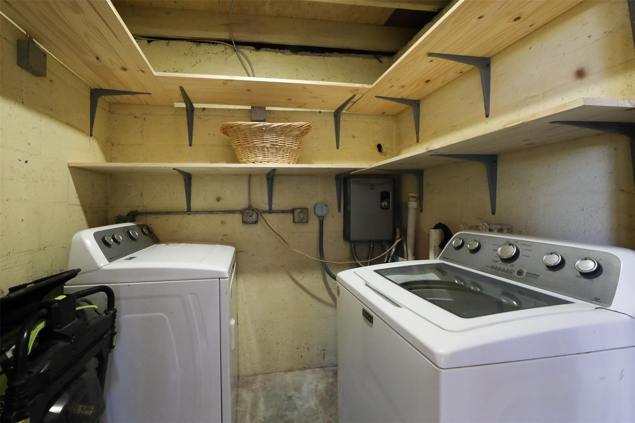 Sherwood Forest 30-28 B - Residential