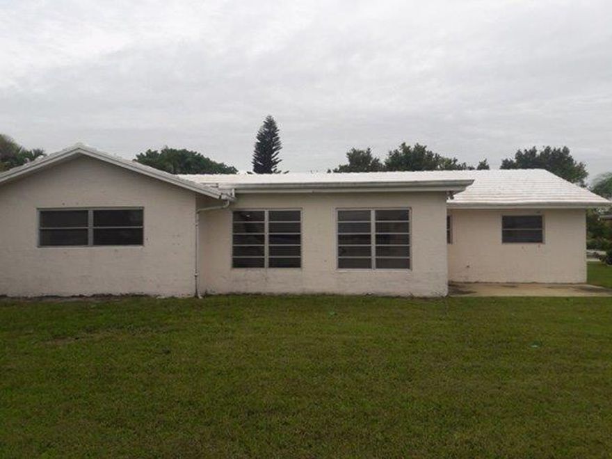 Nice family house in area with sidewalks,where pride of ownership is evident.  Home has a split bedroom floor plan,large dining area that's situated so it feels separate.There's an eat in kitchen,by way of a breakfast/lunch "bar".The kitchen has a pass through to over sized Florida Room,that could be used for a multitude of purposes, depending only on the new owner's wants/needs. This home has good square footage that is well laid out, and a full 2 car garage with automatic openers. Owner is agent.