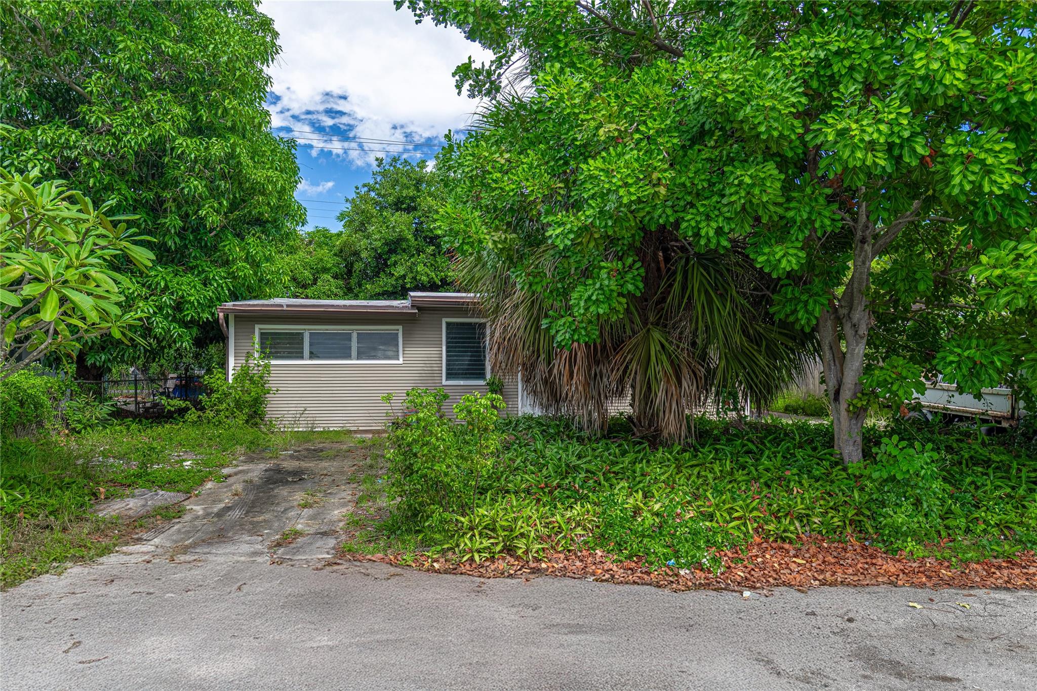 303 NE 8th Ct