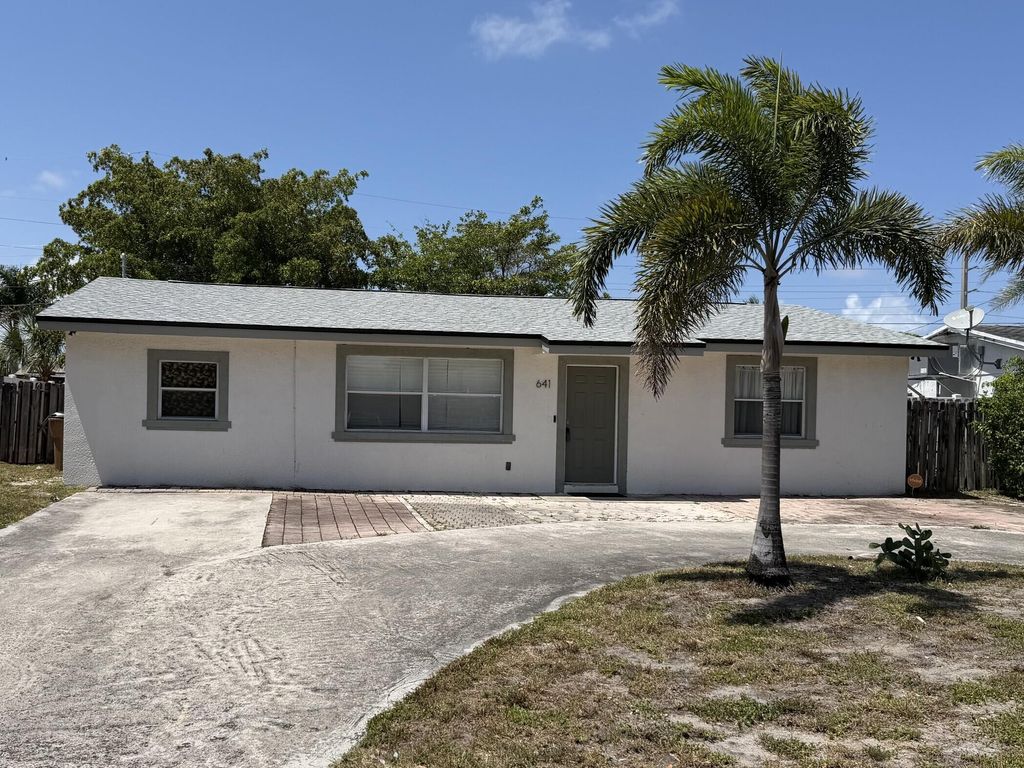 Photo of 641 SW 14th Court, Deerfield Beach, FL 33441 (MLS # B26033418)